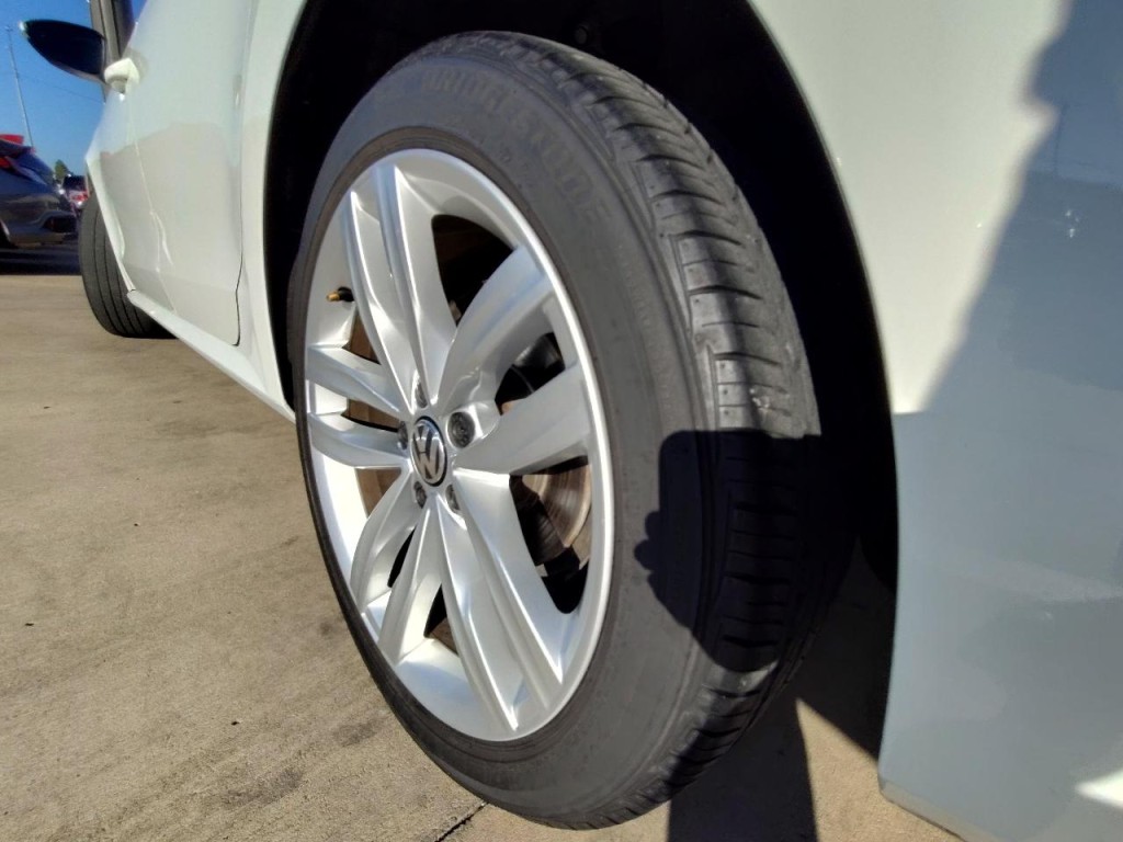 2019 Volkswagen Passat Image 11