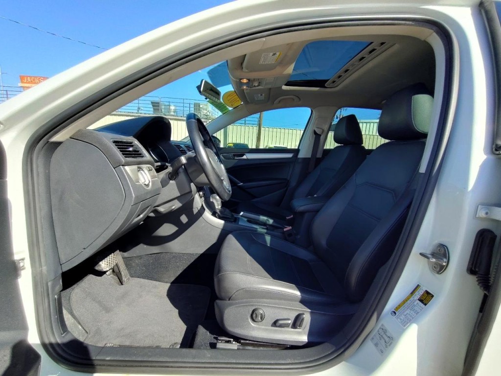 2019 Volkswagen Passat Image 15