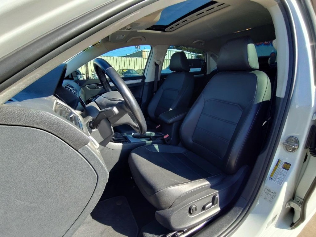 2019 Volkswagen Passat Image 16