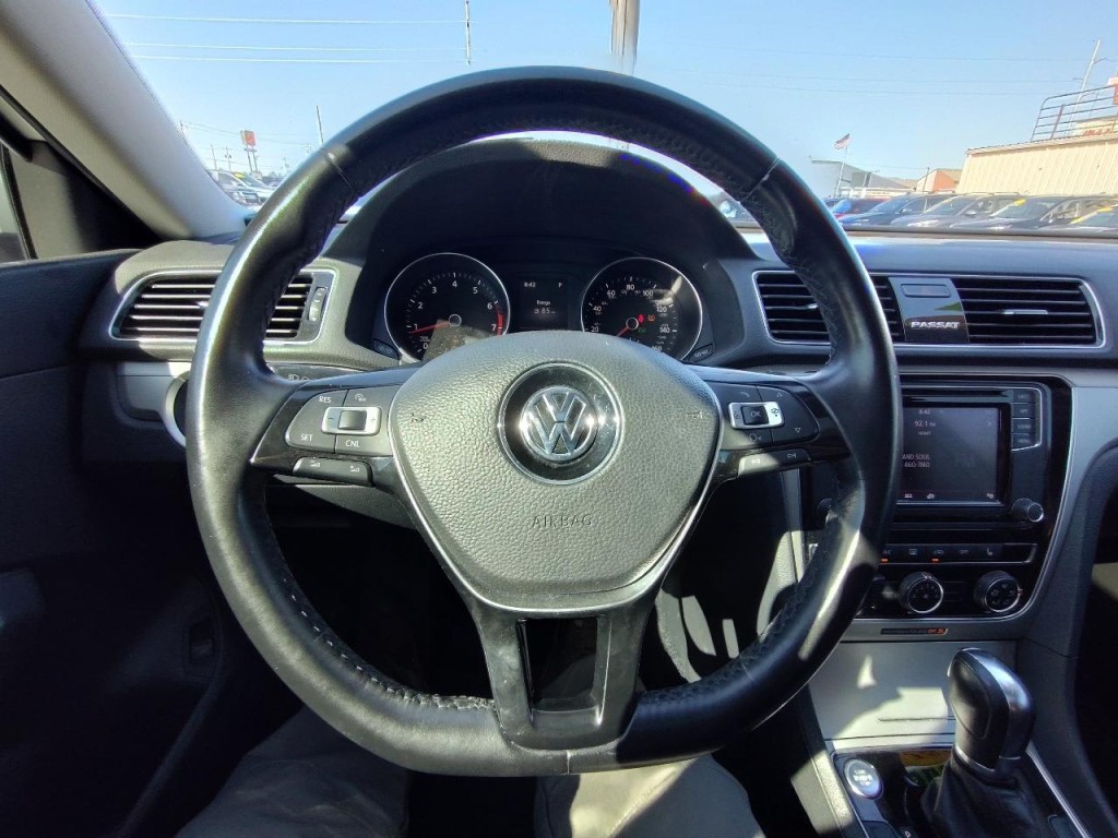2019 Volkswagen Passat Image 18