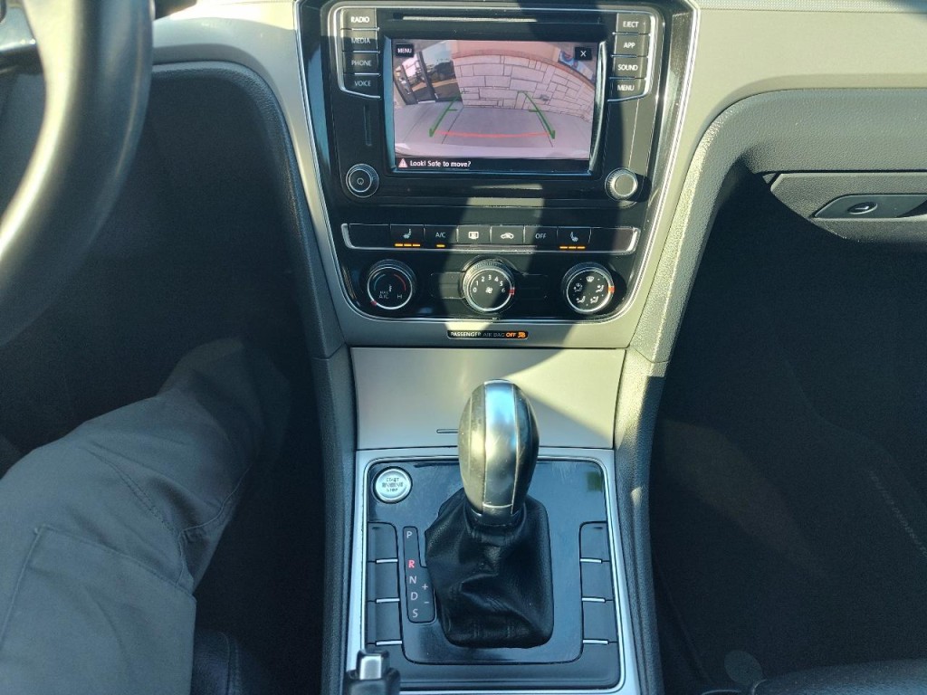 2019 Volkswagen Passat Image 23