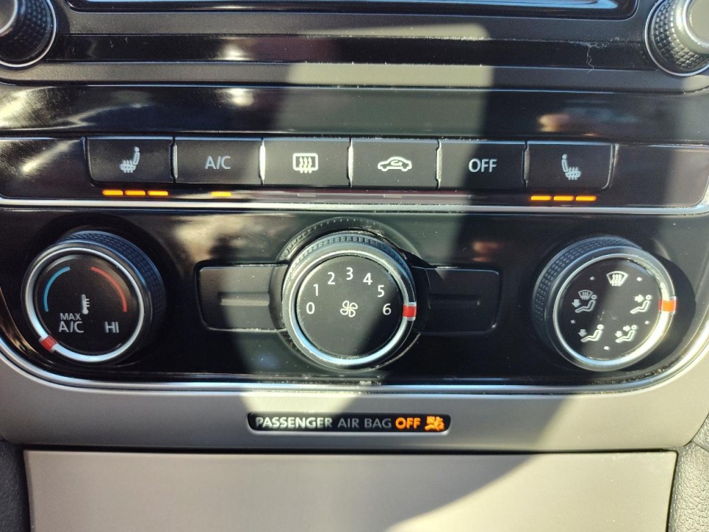 2019 Volkswagen Passat Image 25
