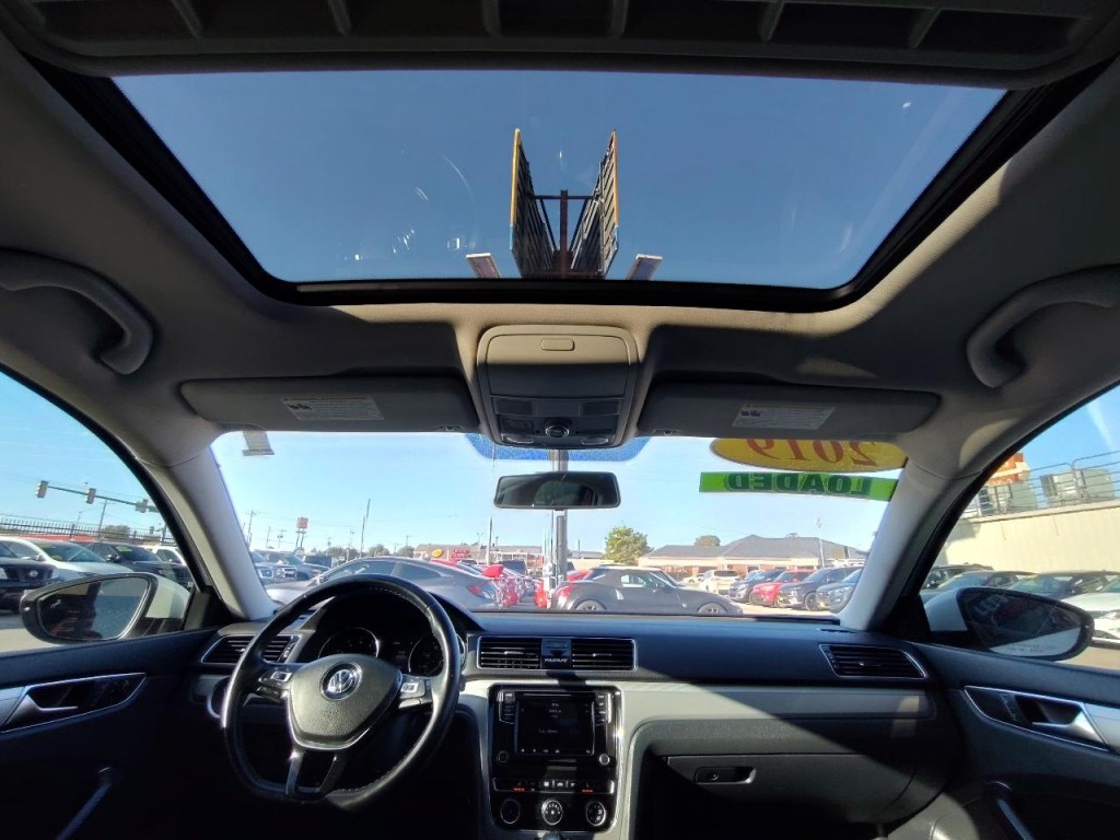 2019 Volkswagen Passat Image 33