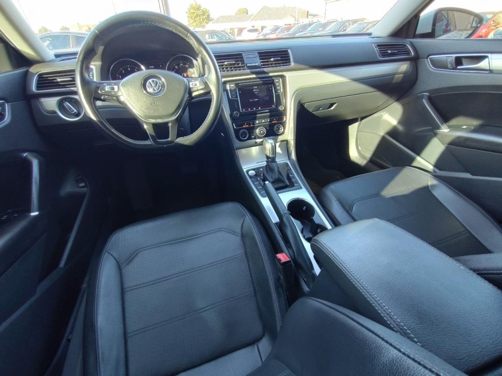 2019 Volkswagen Passat Image 35