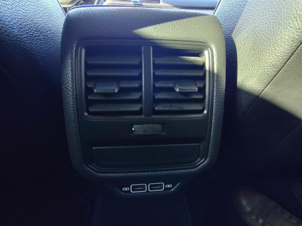 2019 Volkswagen Passat Image 37