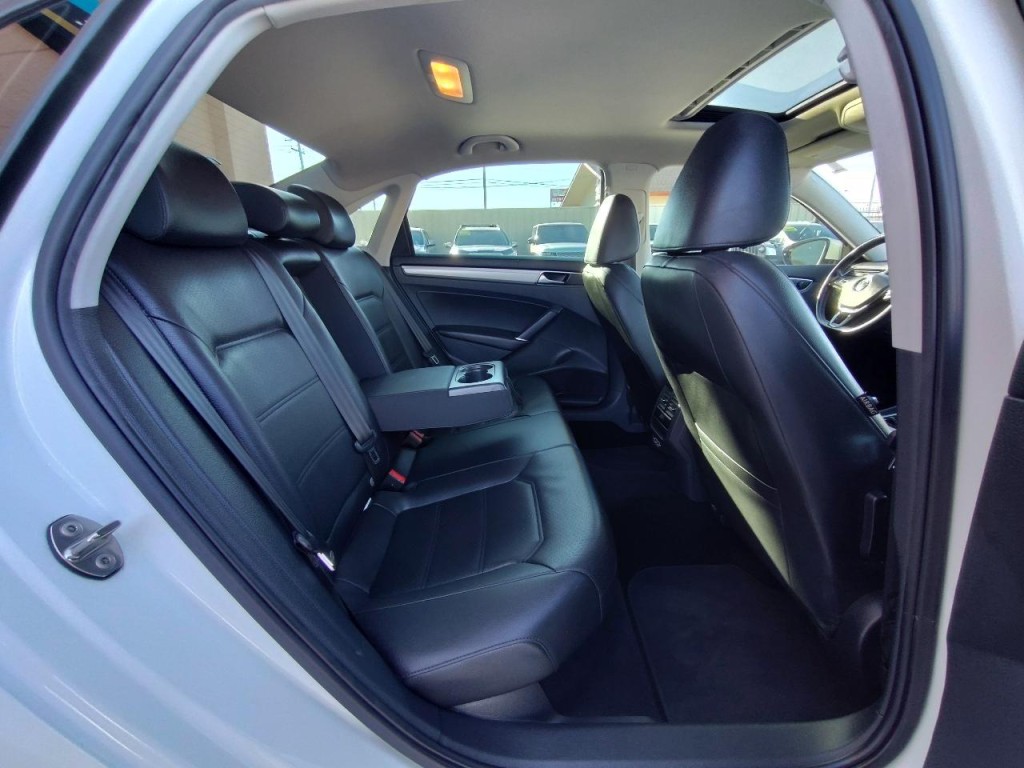 2019 Volkswagen Passat Image 39