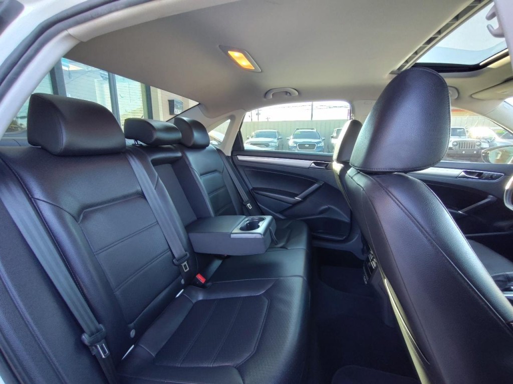 2019 Volkswagen Passat Image 40