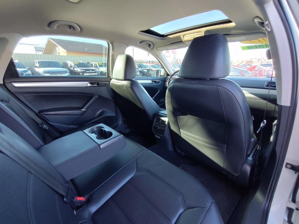 2019 Volkswagen Passat Image 41