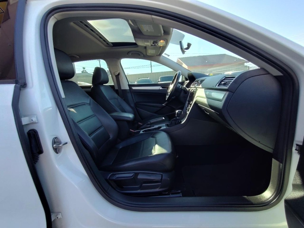 2019 Volkswagen Passat Image 43