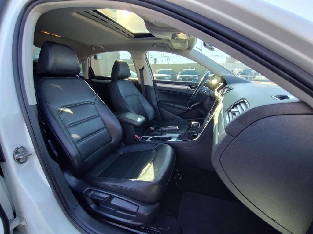2019 Volkswagen Passat Image 44