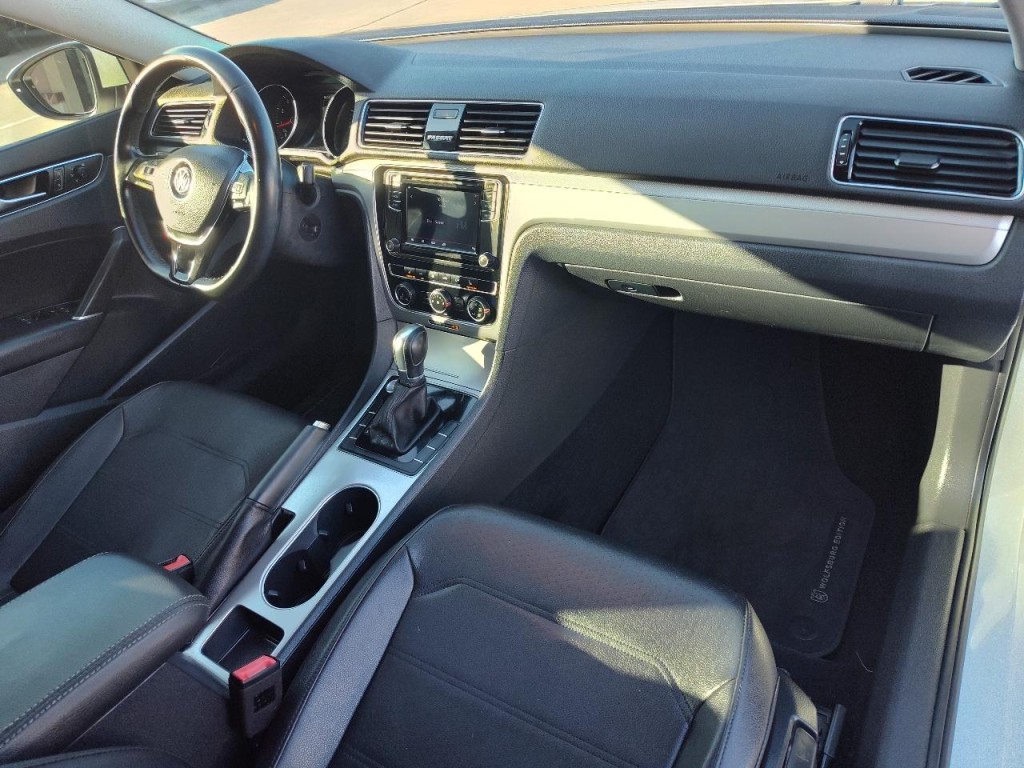 2019 Volkswagen Passat Image 45