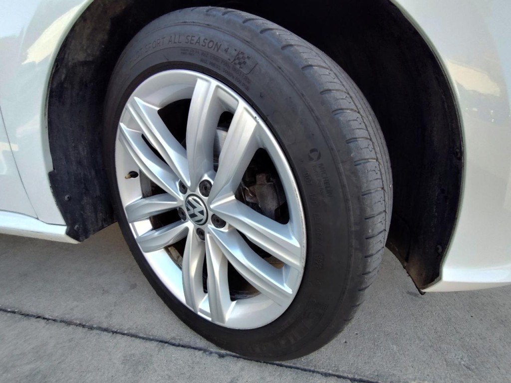 2019 Volkswagen Passat Image 50