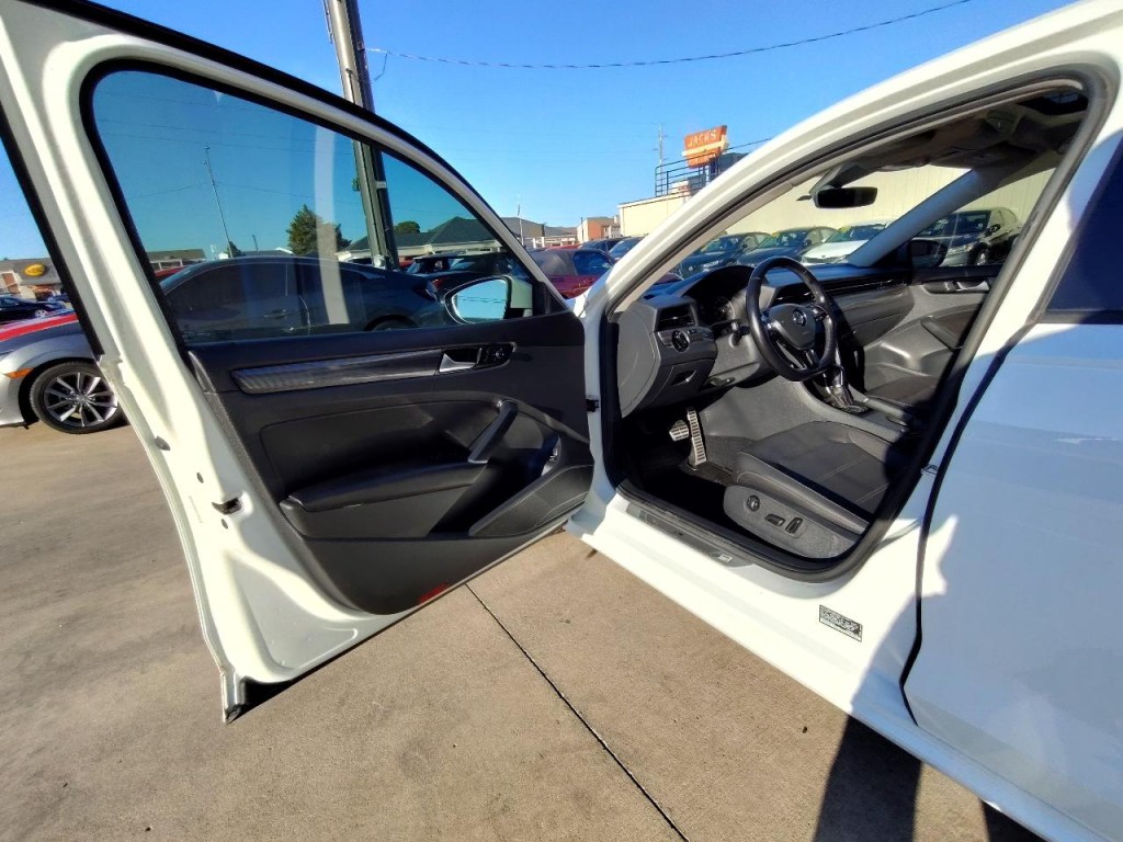2020 Volkswagen Passat Image 13