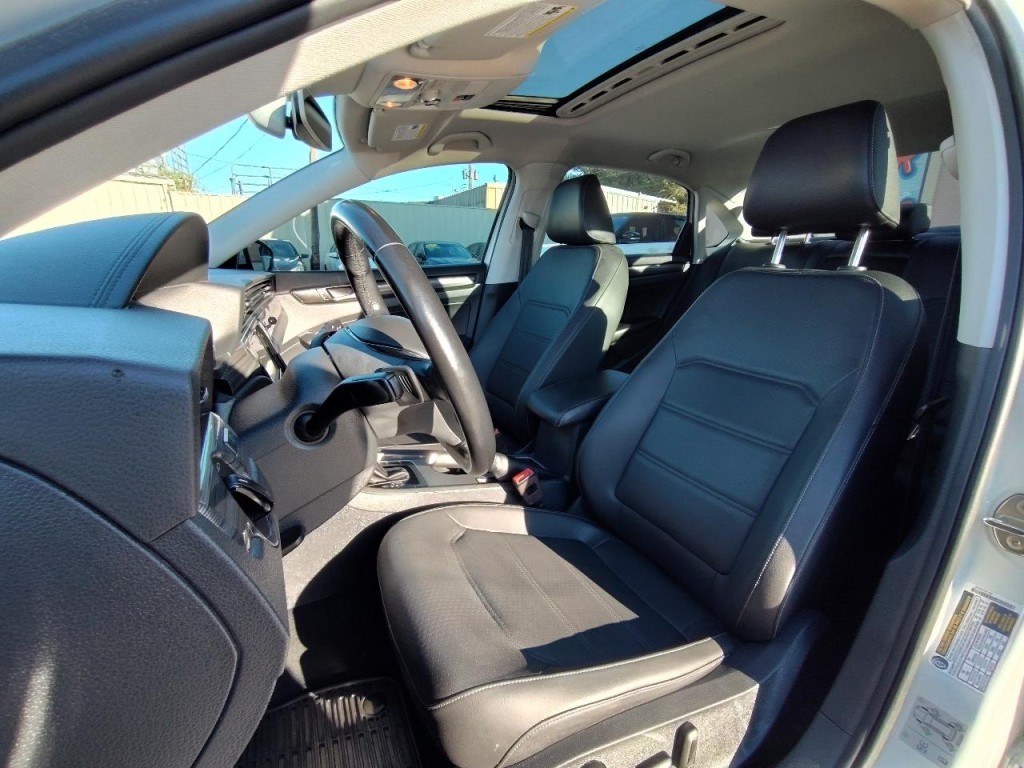 2020 Volkswagen Passat Image 15