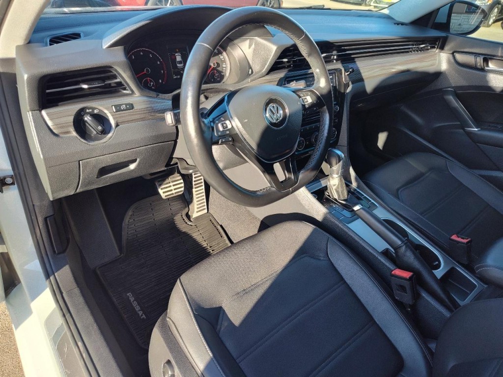 2020 Volkswagen Passat Image 16