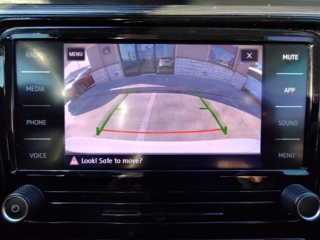 2020 Volkswagen Passat Image 25