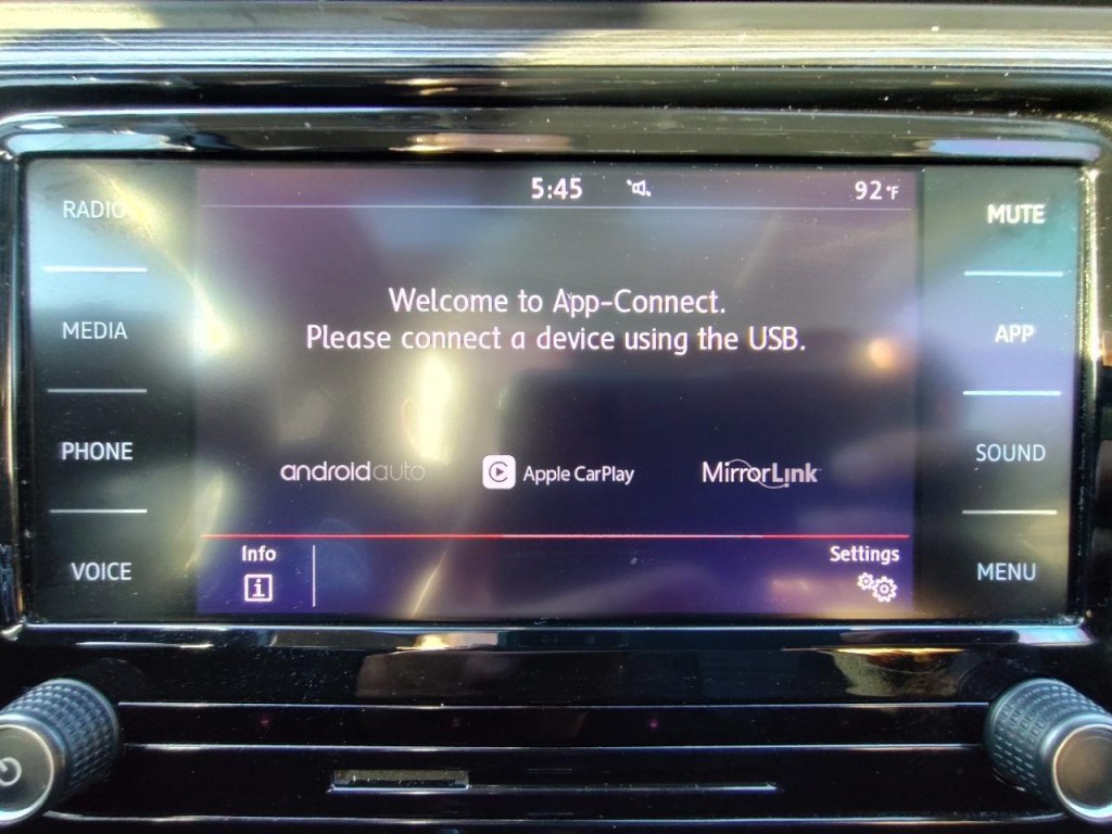 2020 Volkswagen Passat Image 28