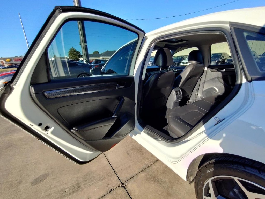 2020 Volkswagen Passat Image 29