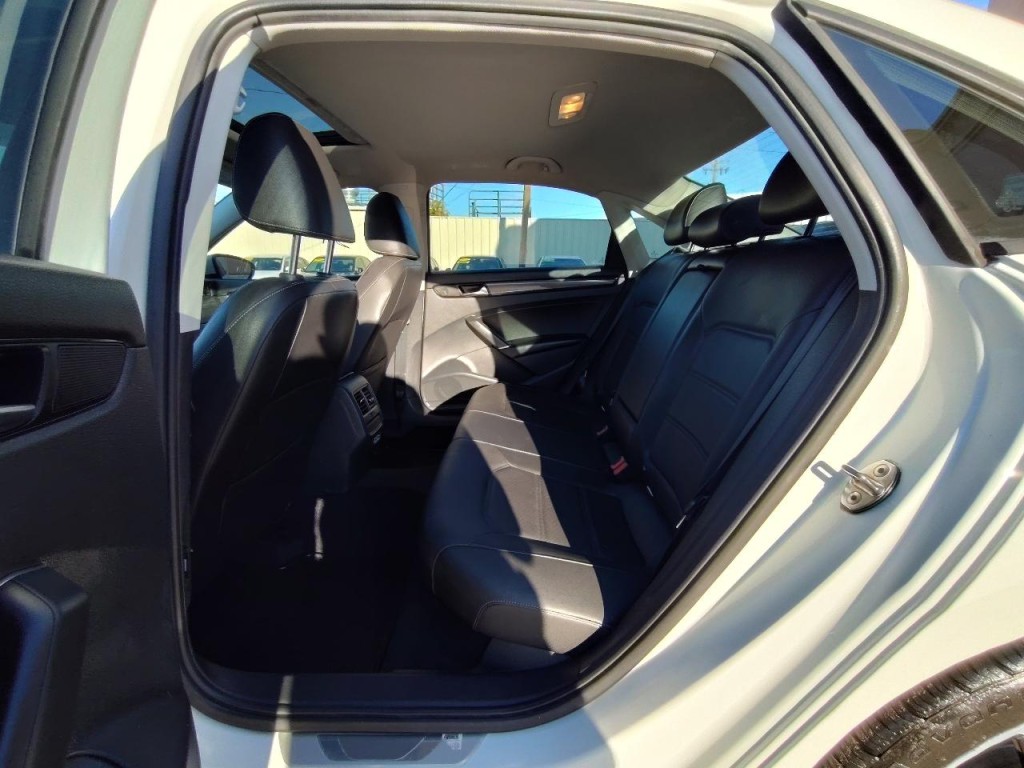2020 Volkswagen Passat Image 30