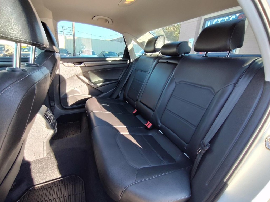 2020 Volkswagen Passat Image 31