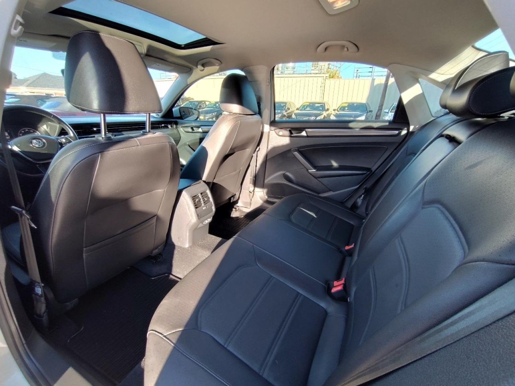 2020 Volkswagen Passat Image 32