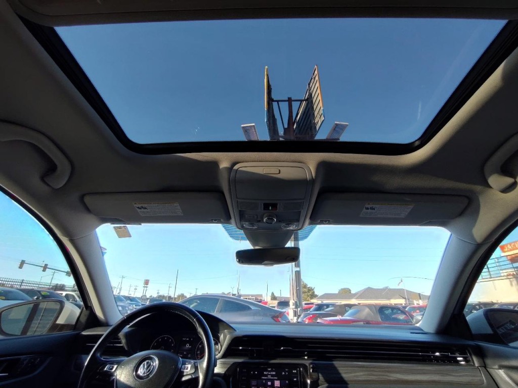 2020 Volkswagen Passat Image 33
