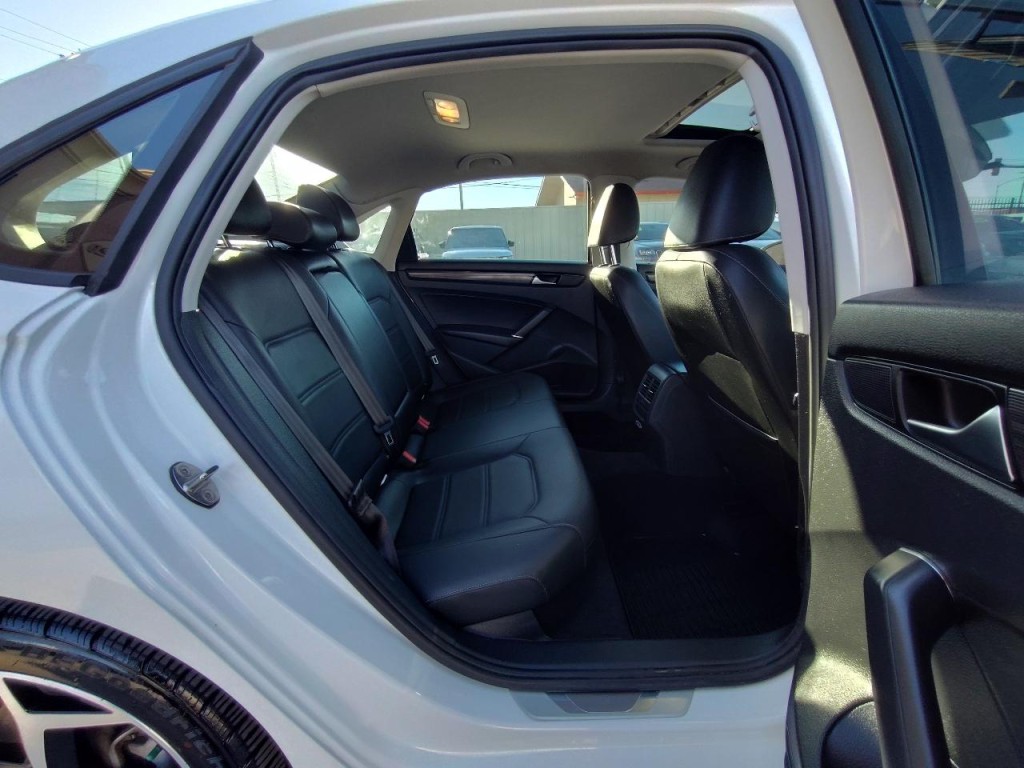 2020 Volkswagen Passat Image 39