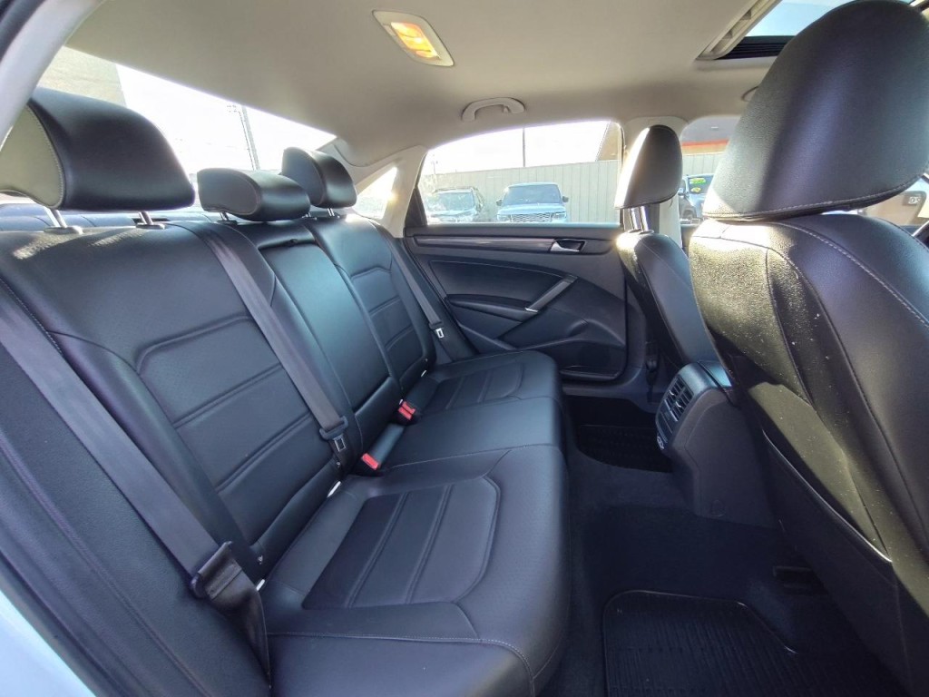 2020 Volkswagen Passat Image 40