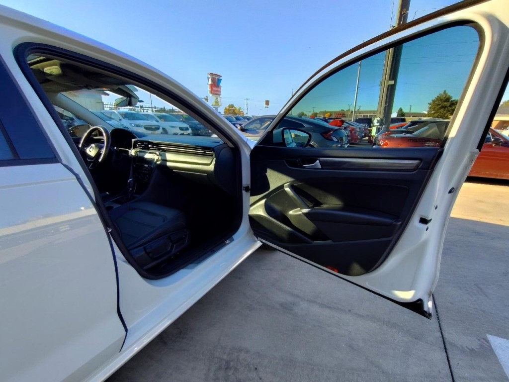2020 Volkswagen Passat Image 42