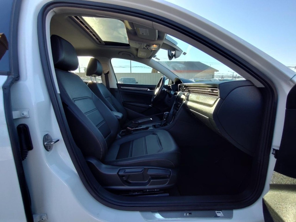 2020 Volkswagen Passat Image 43