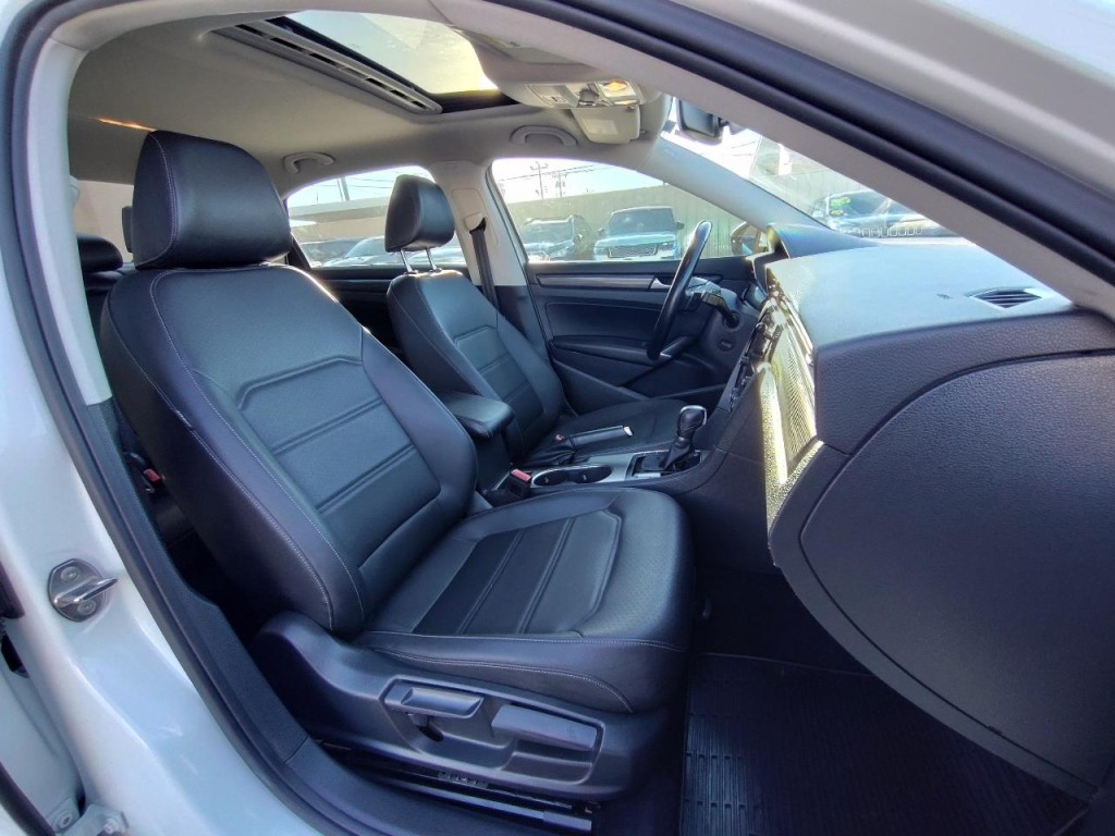 2020 Volkswagen Passat Image 44