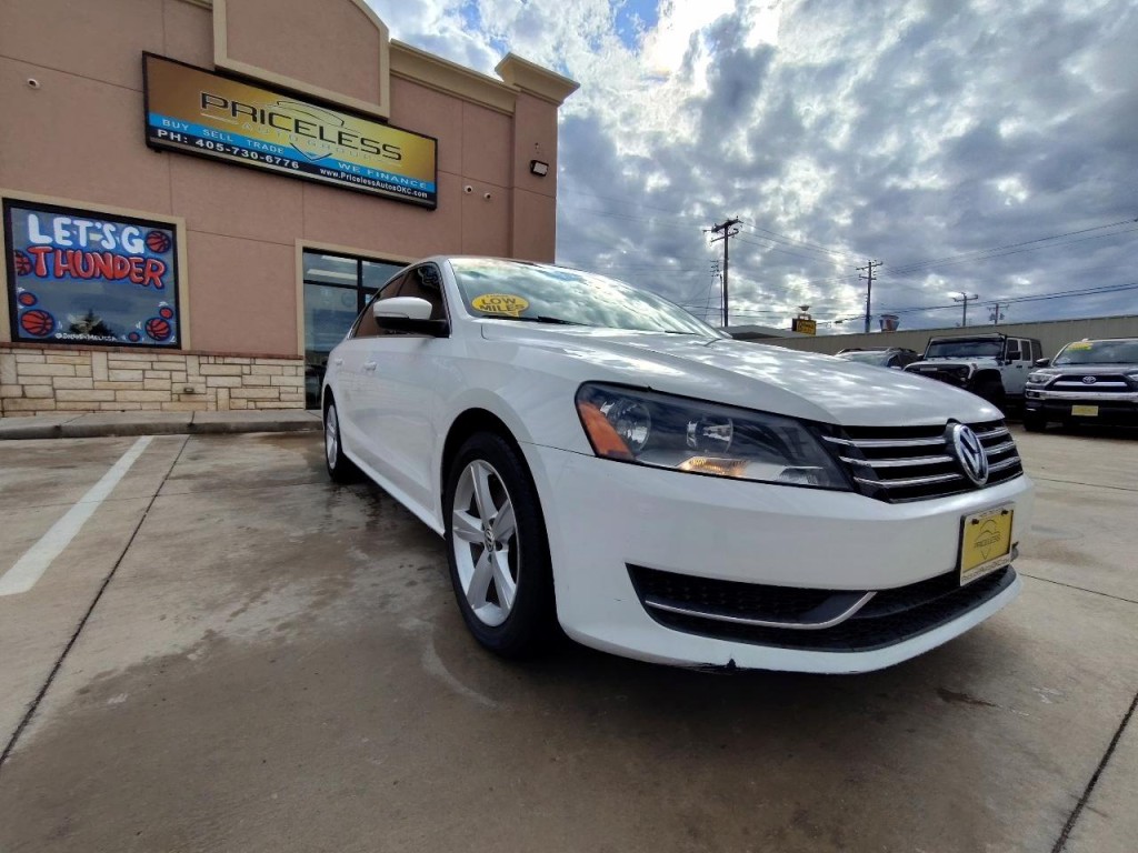 2012 Volkswagen Passat Image 2
