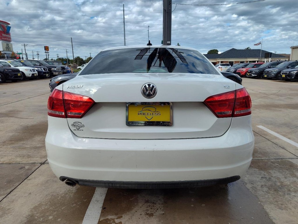 2012 Volkswagen Passat Image 5