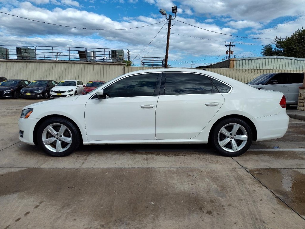 2012 Volkswagen Passat Image 7