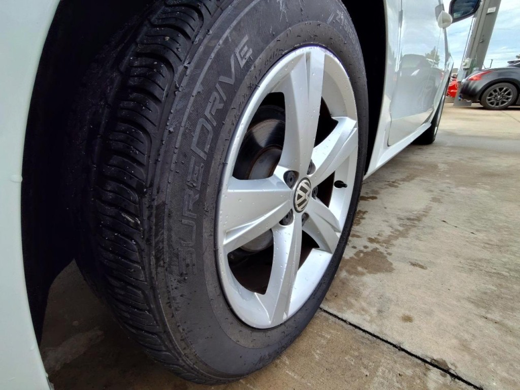 2012 Volkswagen Passat Image 10