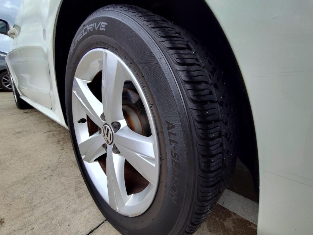 2012 Volkswagen Passat Image 11