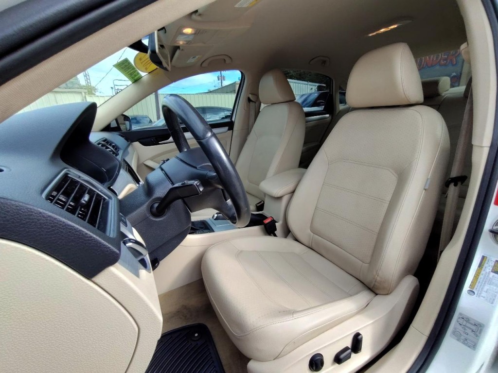 2012 Volkswagen Passat Image 15