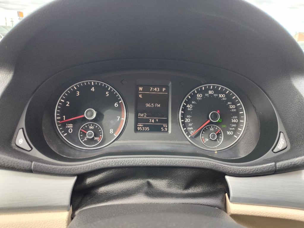 2012 Volkswagen Passat Image 20