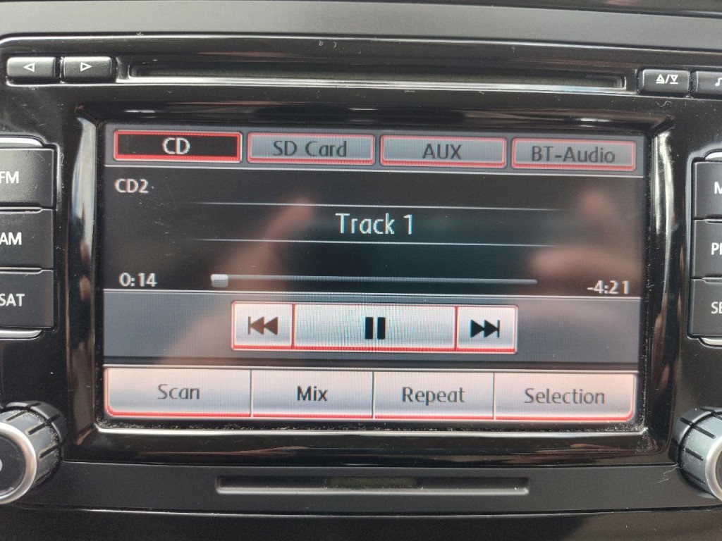 2012 Volkswagen Passat Image 24