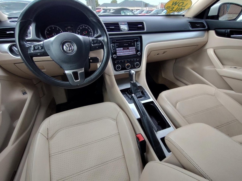 2012 Volkswagen Passat Image 31