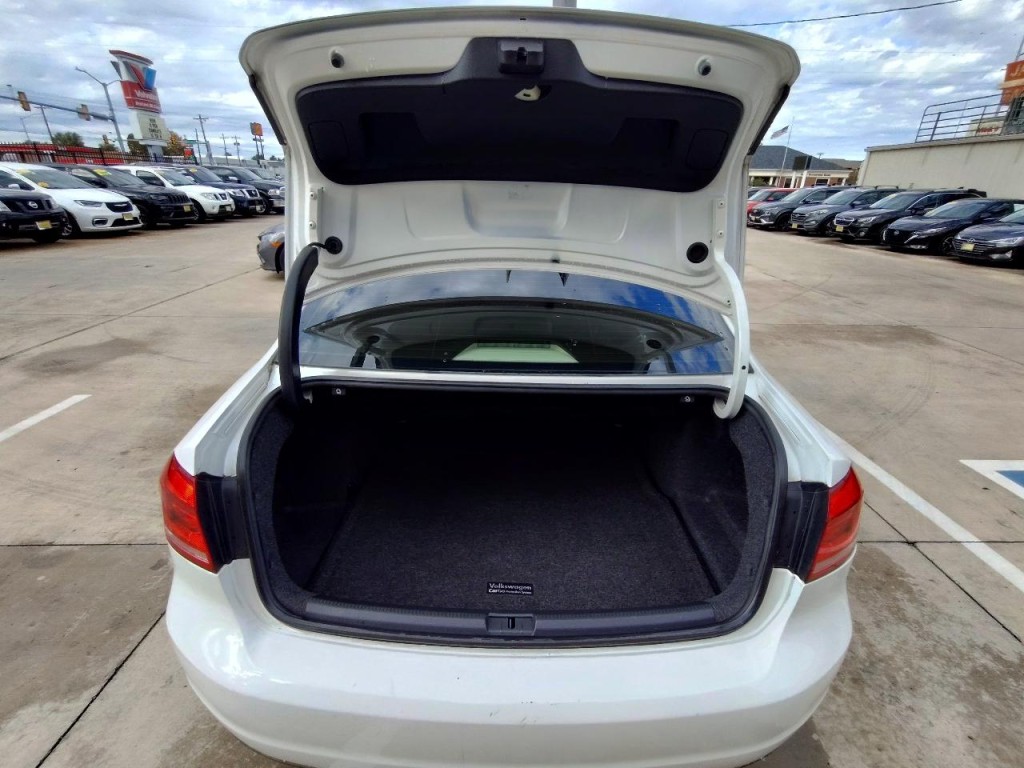 2012 Volkswagen Passat Image 41
