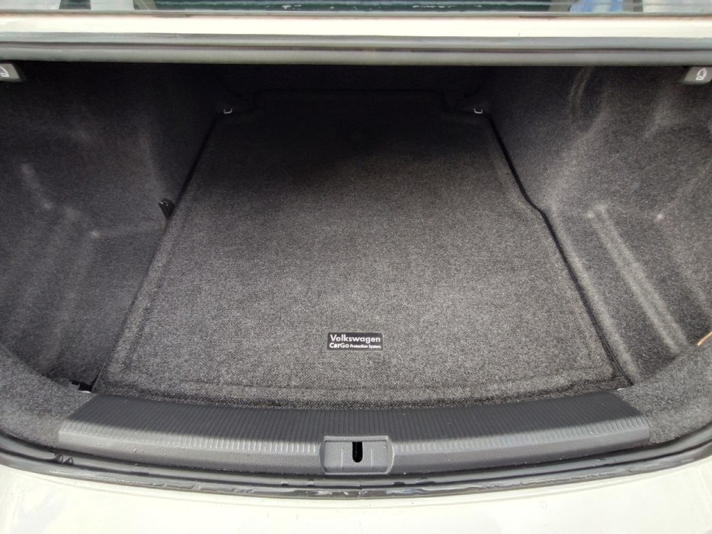 2012 Volkswagen Passat Image 42