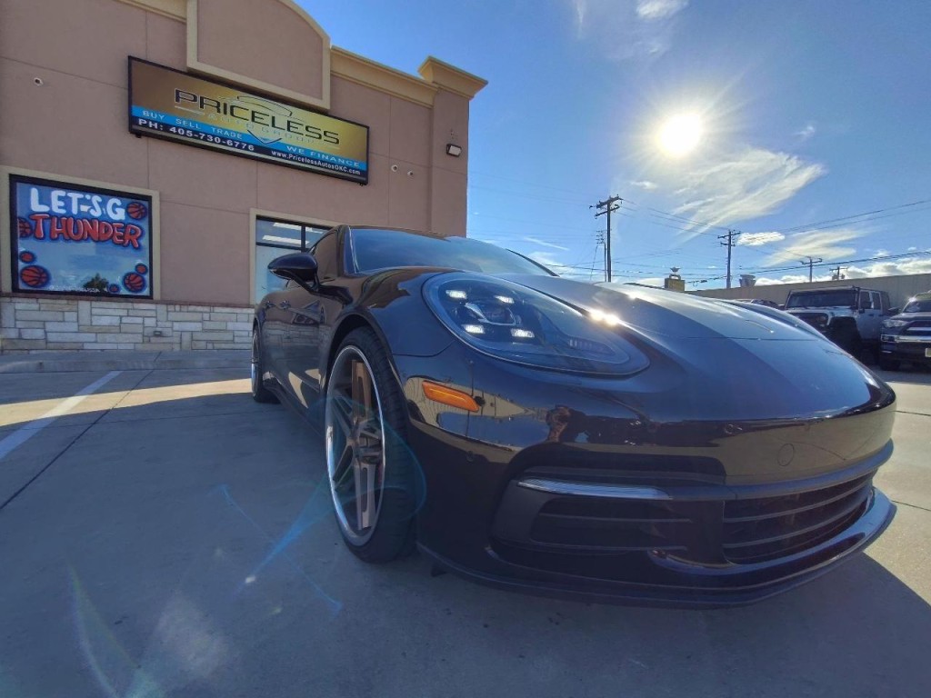 2018 Porsche Panamera Image 2