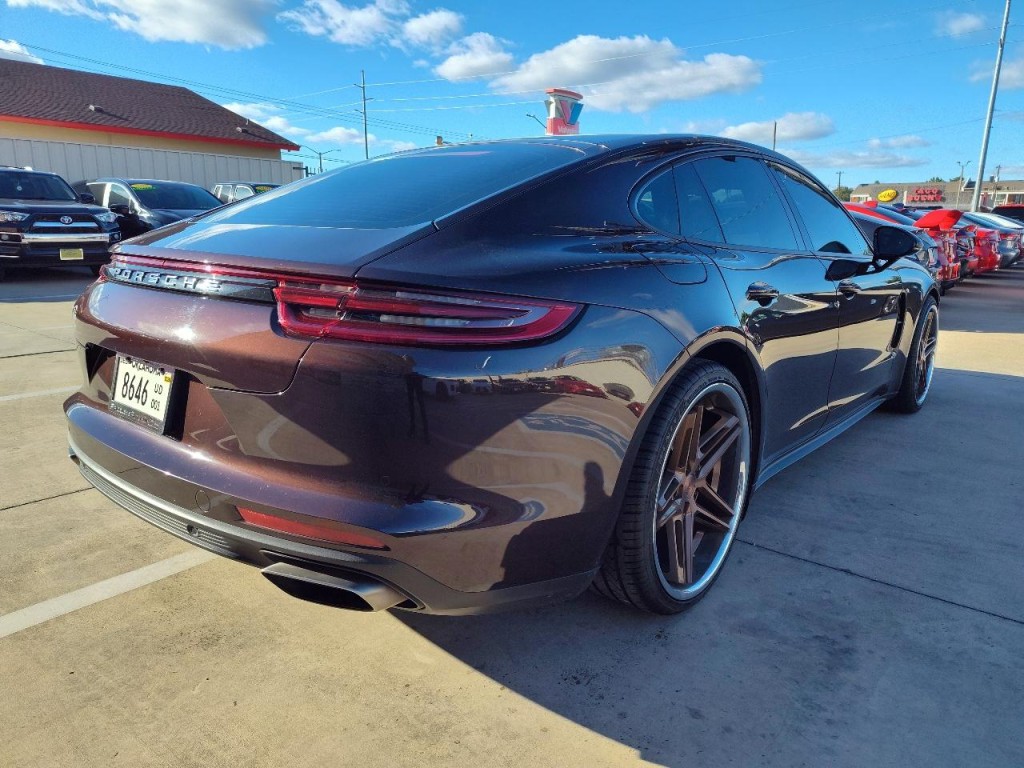 2018 Porsche Panamera Image 4