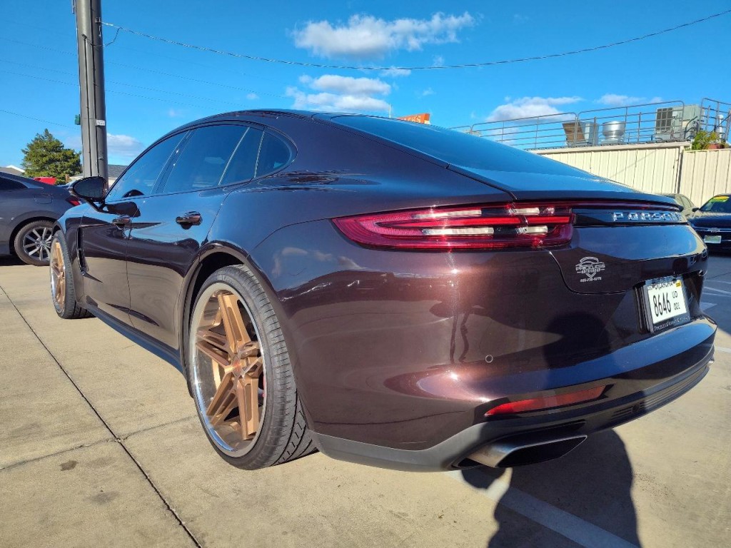 2018 Porsche Panamera Image 6
