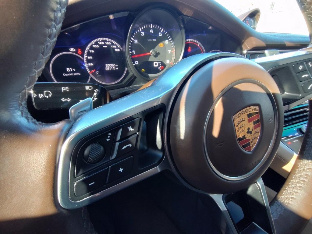 2018 Porsche Panamera Image 22