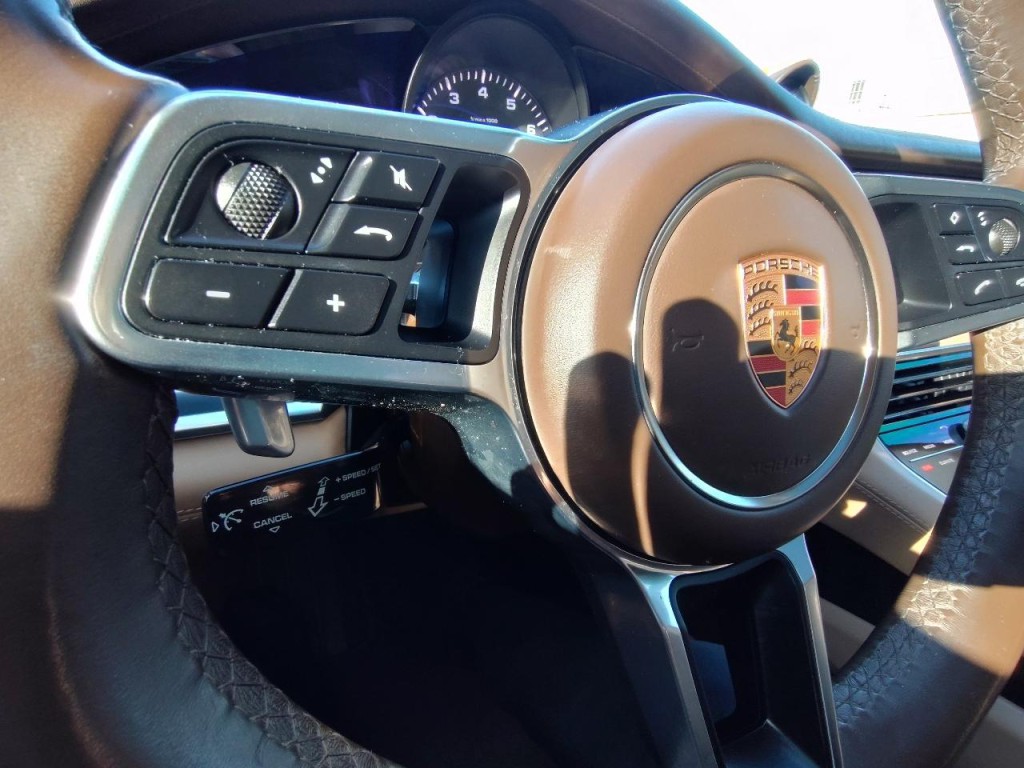 2018 Porsche Panamera Image 23
