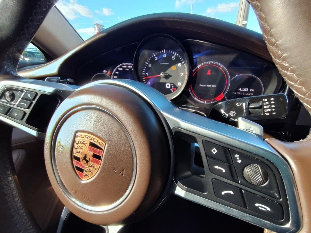 2018 Porsche Panamera Image 24
