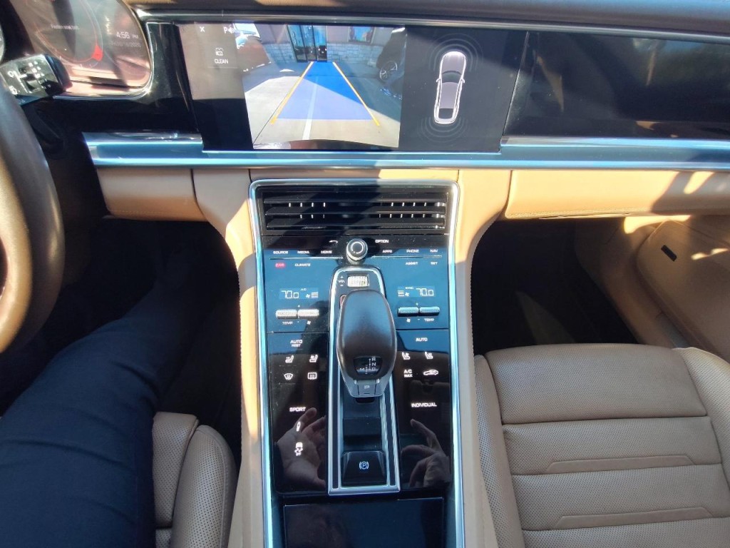 2018 Porsche Panamera Image 27