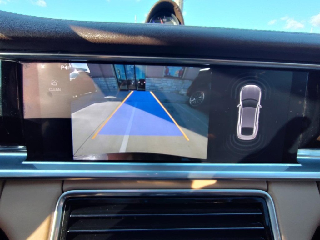 2018 Porsche Panamera Image 29